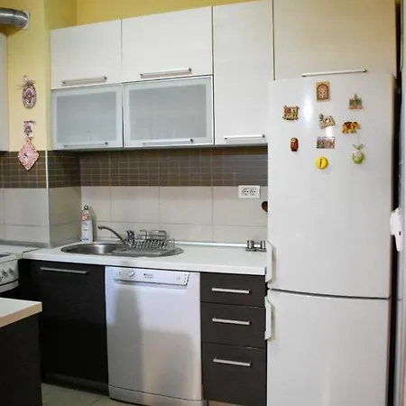 Sara 2 Apartment *