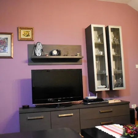 Sara 2 Apartment *