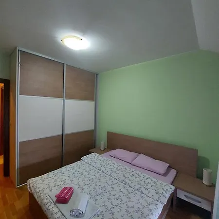 Sara 2 Apartment